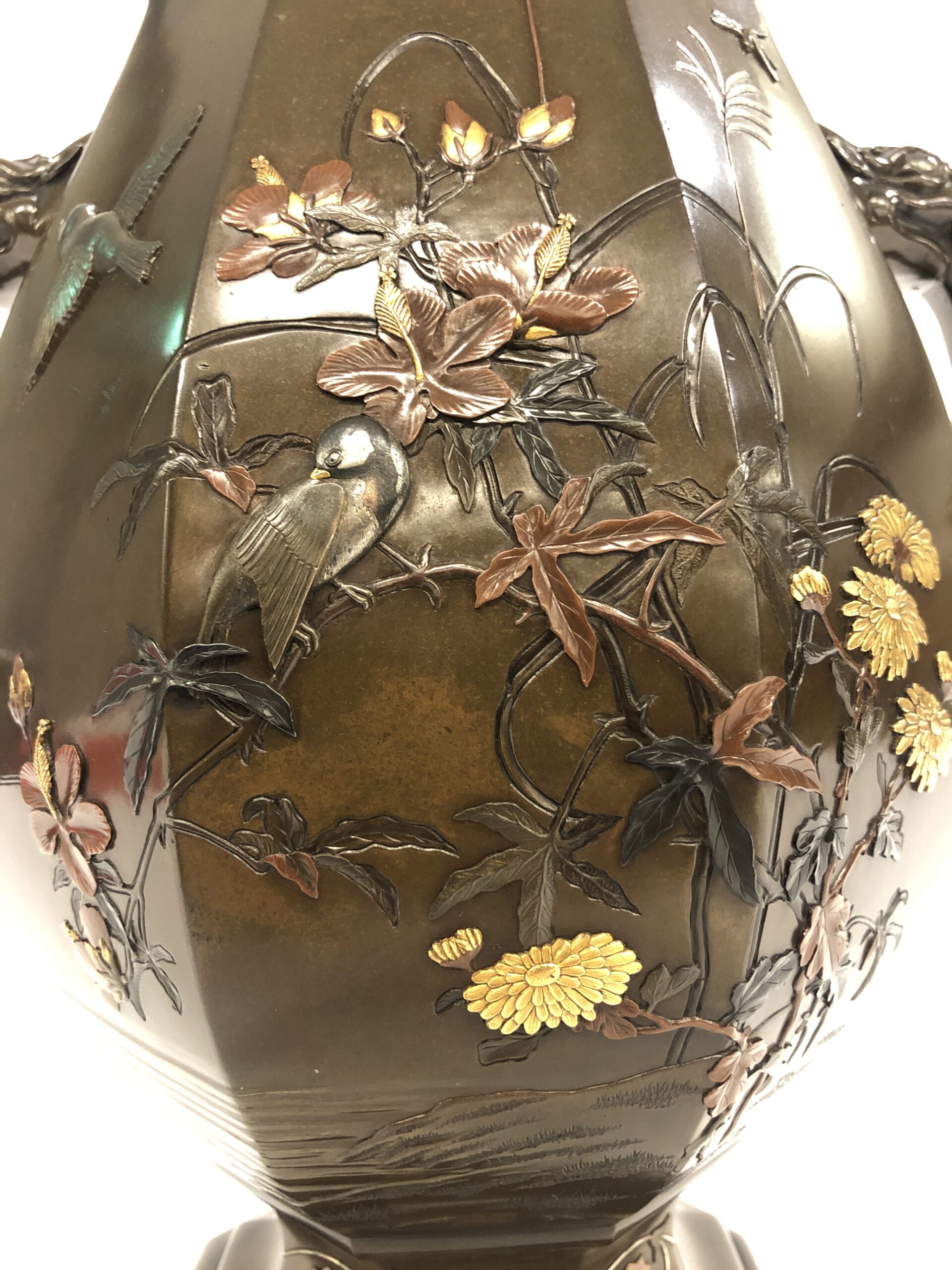 銀象嵌 花入 | 銅製 花器 獅子彫刻 [ 唐物骨董 玉年 1910g 24cm ◇楾 